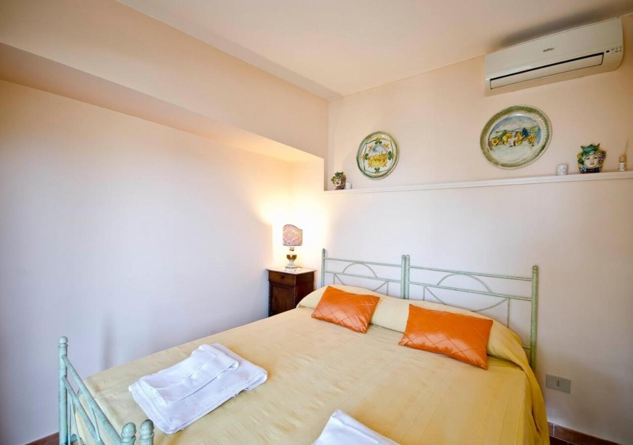 B&B Villa Vittoria Giardini Naxos Εξωτερικό φωτογραφία