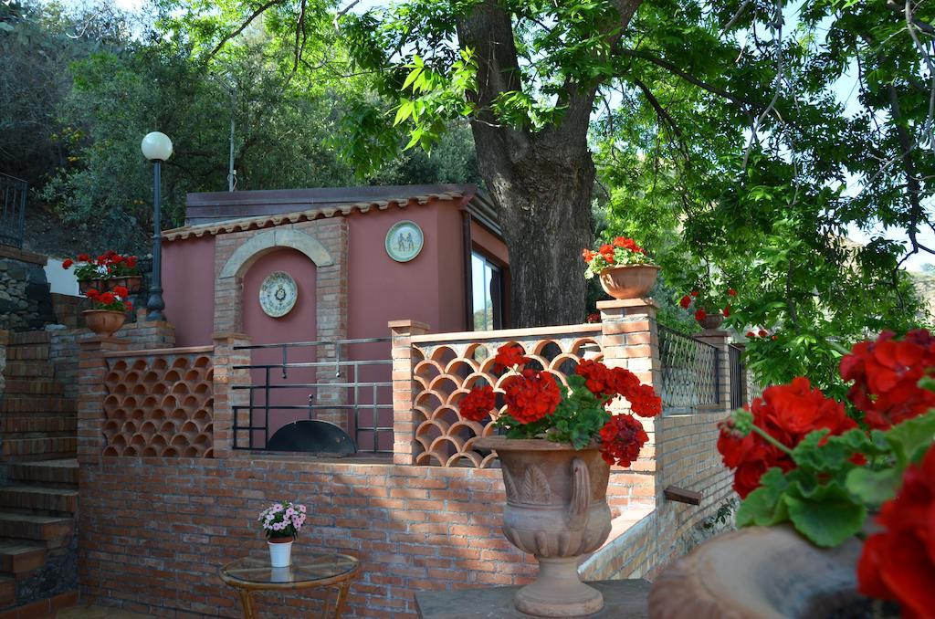 B&B Villa Vittoria Giardini Naxos Εξωτερικό φωτογραφία