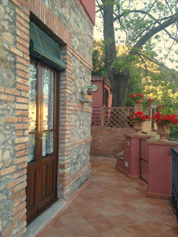 B&B Villa Vittoria Giardini Naxos Εξωτερικό φωτογραφία
